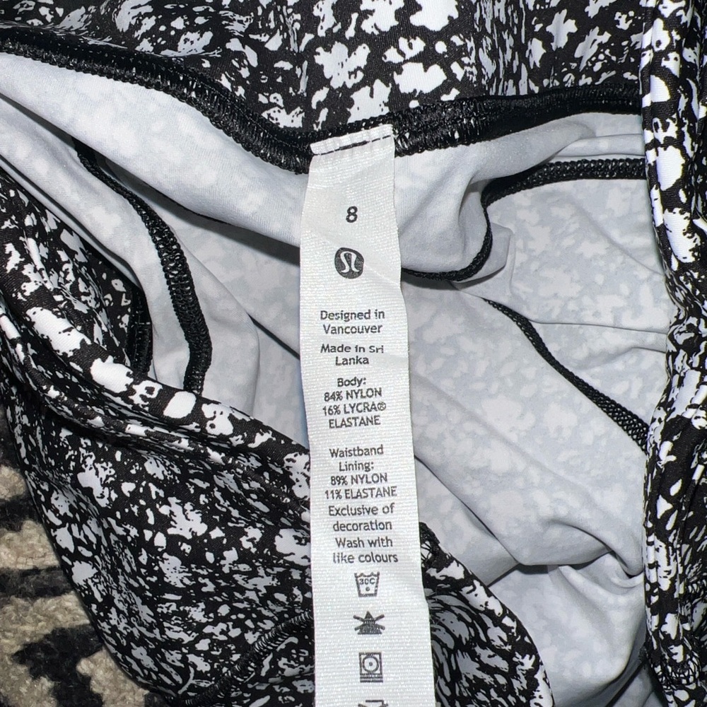 Lululemon Athletica Black and White Patterned Leggings - Picture 4 of 4